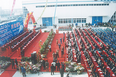 2003年10月29日，山推國(guó)際事業(yè)園開(kāi)園。